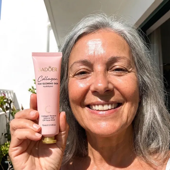 Mujer con la mascarilla peel off de colágeno SADOER