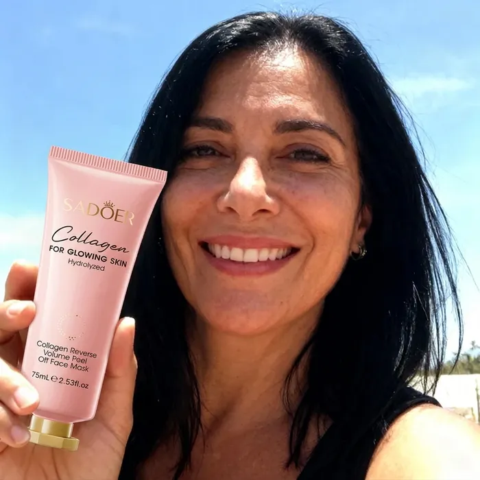 Mujer con la mascarilla peel off de colágeno SADOER